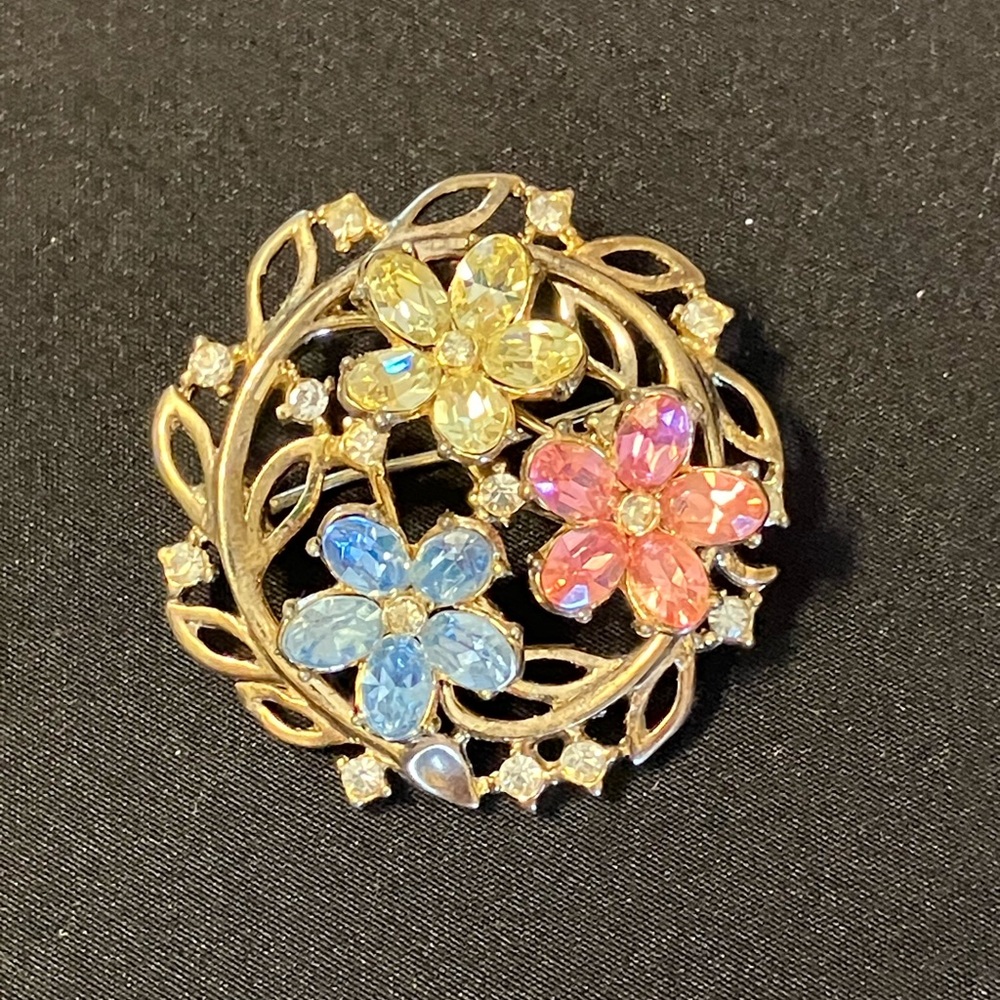 Vintage Crown Trifari Alfred Philippe Fragonard Line Pastel Flower Brooch